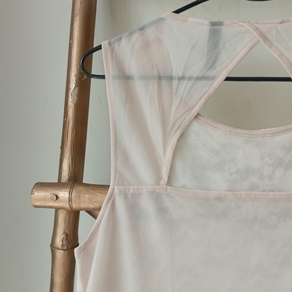 ♥️ H&M Lace Nude Top - Picture 4 of 11